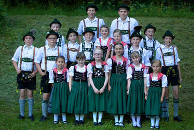 Kindergruppe des Trachtenvereins Alpspitzler