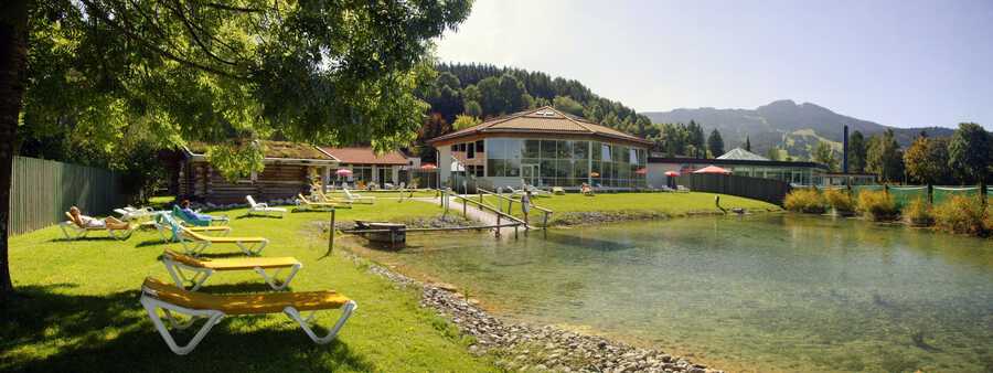 Naturbadesee im Alpspitz-Bade-Center in Nesselwang im Allgäu