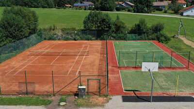 Multiballfeld und Tennisplatz im Feriendorf Reichenbach