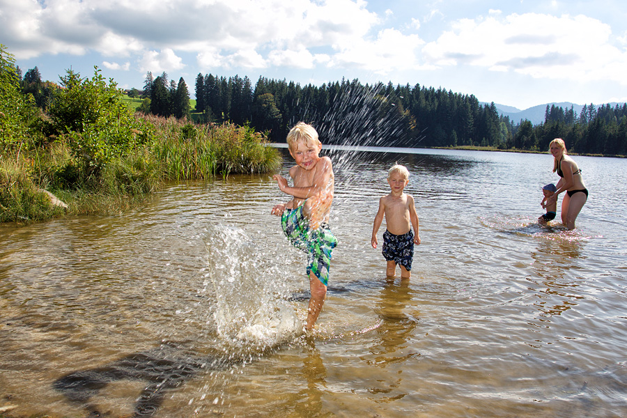 Schwimmen im Kögelweiher bei Nesselwang